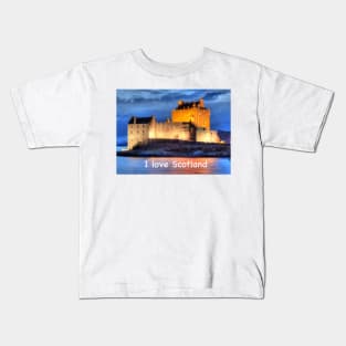 I love Scotland and Eilean Donan Castle , the Highlands , Scotland in winter Kids T-Shirt